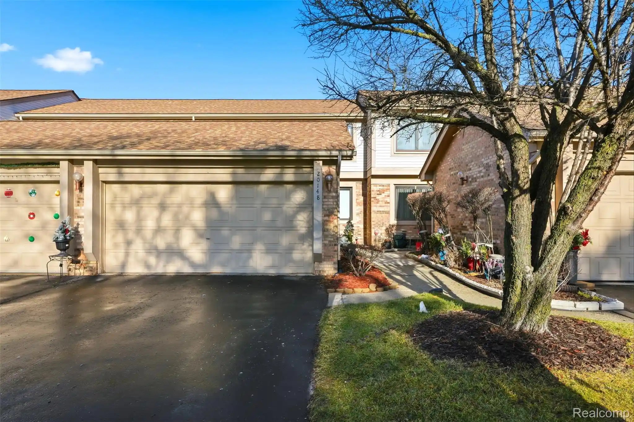 Listing Photo 2 - Condo for sale in 20148 Evergreen Mdws Rd located at 20148 Evergreen Mdws Rd, Southfield, MI 48076 - Unit 20148 Evergreen Meadows Rd