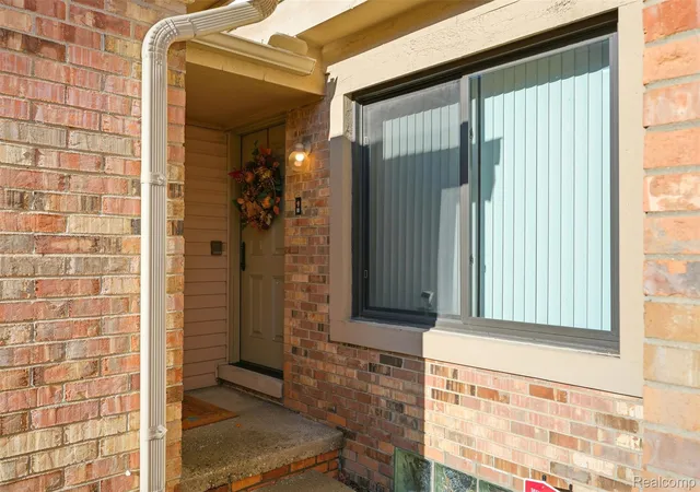 Photo 3 of Condo for sale at 20148 Evergreen Meadows Rd, Southfield, MI 48076 | MLS# 20261001631 | Listing updated on 2026-09-02