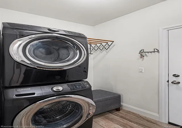 Listing Photo 2 - Condo for sale in building located at 301 River Wood Trl, Milford, MI 48381