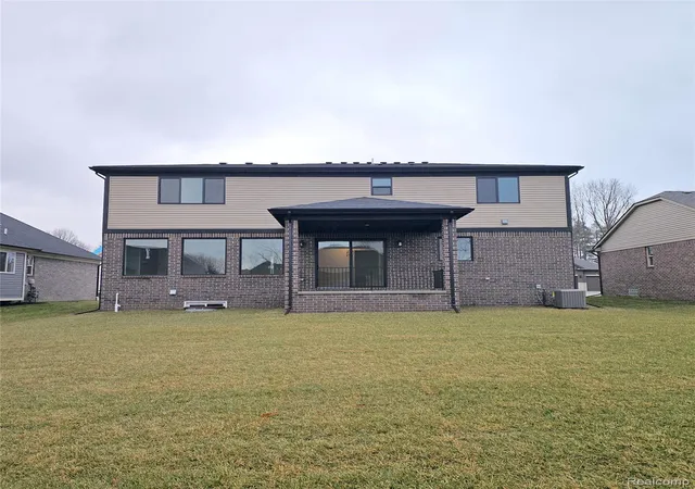 3rd image of 50829 Mistwood Dr, Macomb, MI 48042 | MLS# 20261001931