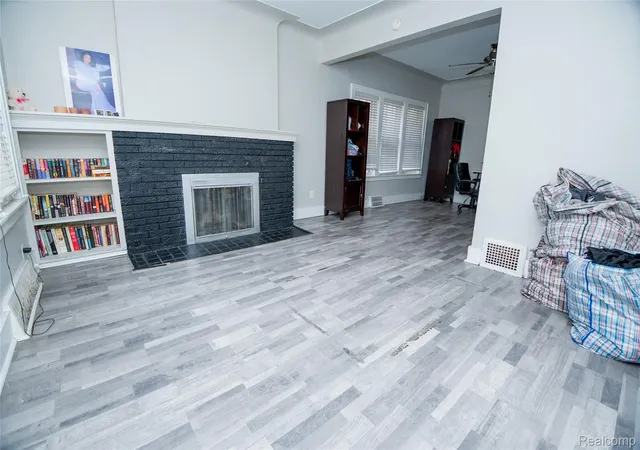 Listing Photo 4 - Condo for sale in building located at 13551 Santa Rosa Dr, Detroit, MI 48238