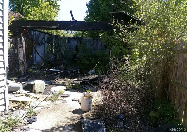 Photo 3 of Single family home for sale at 3710 Kellar Ave, Flint, MI 48504 | MLS# 20261002147 | Listing updated on 2026-09-15