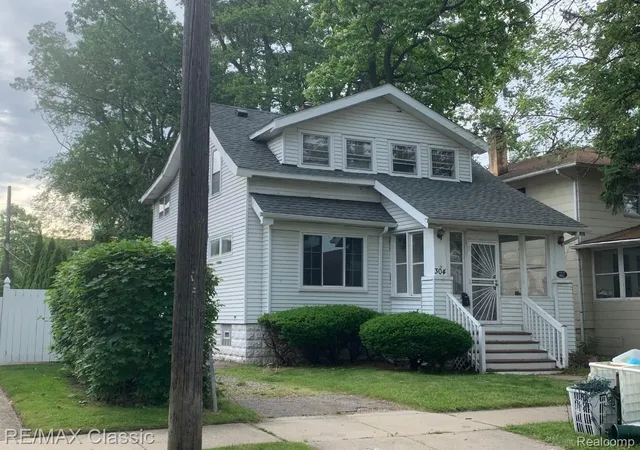 1st image of 304 Baker St, Royal Oak, MI 48067 | MLS# 20261002161