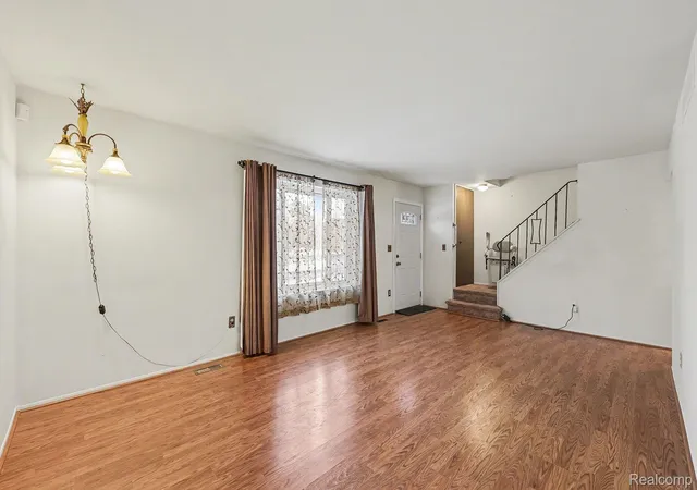 Listing Photo 4 - Condo for sale in building located at 24570 Quad Park Ln, Clinton Township, MI 48035