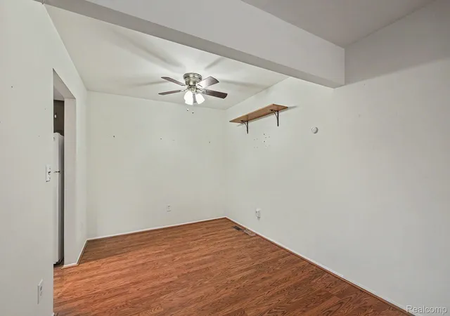 Listing Photo 5 - Condo for sale in building located at 24570 Quad Park Ln, Clinton Township, MI 48035