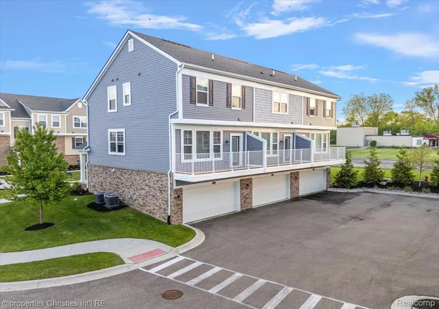 3rd image of 4953 Treeside Ln, Troy, MI 48098 | MLS# 20261003104