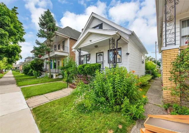 4th image of 12099 Klinger St, Hamtramck, MI 48212 | MLS# 20261003167