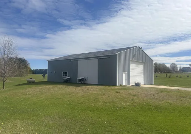 5th image of 8392 Monarch Ln, Grayling, MI 49738 | MLS# 78080064864