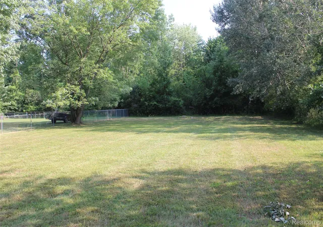 38th image of 5104 Esta Dr, Flint, MI 48506 | MLS# 20261003314