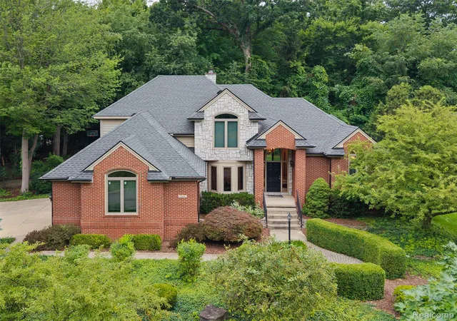 2nd image of 260 Forest Crest Dr, Commerce Township, MI 48390 | MLS# 20261003433