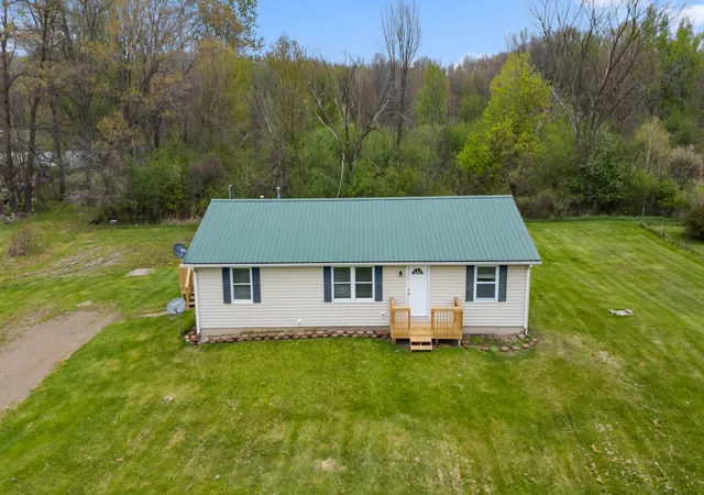 28th image of 2340 E Mosherville Rd, Jonesville, MI 49250 | MLS# 53026002206