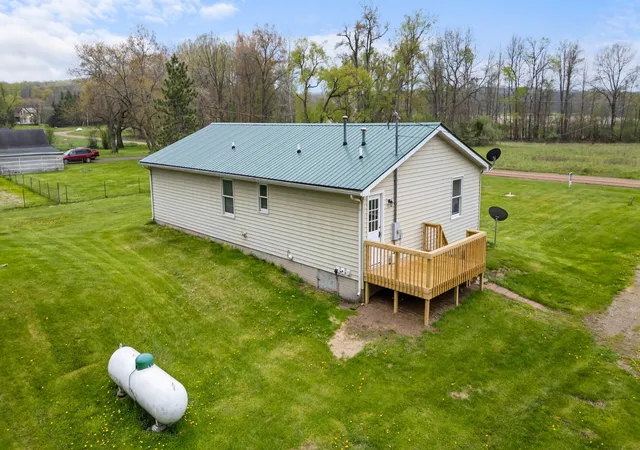 2nd image of 2340 E Mosherville Rd, Jonesville, MI 49250 | MLS# 53026002206