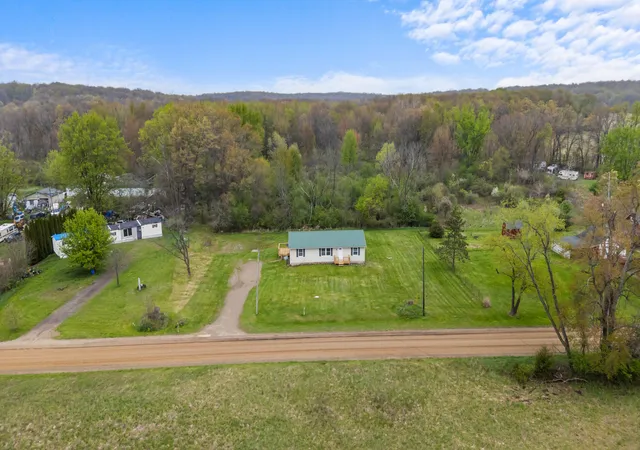 3rd image of 2340 E Mosherville Rd, Jonesville, MI 49250 | MLS# 53026002206