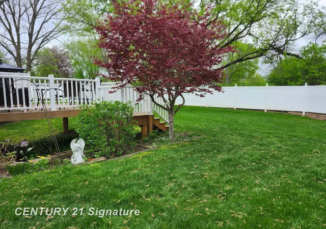 Listing Photo 2 - Condo for sale in building located at 241 Aberdeen Ct, Flushing, MI 48433