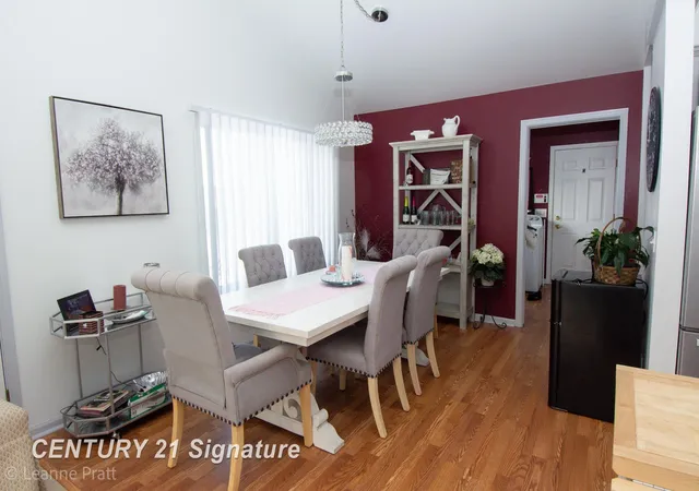 Listing Photo 5 - Condo for sale in building located at 241 Aberdeen Ct, Flushing, MI 48433