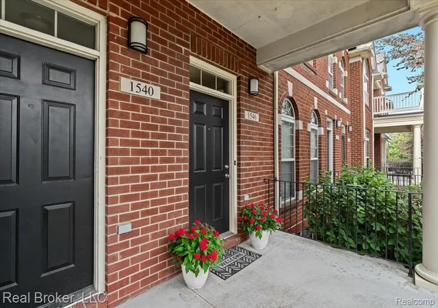 Photo 2 of Condo for sale at 1546 Devon Ln, Troy, MI 48084 | MLS# 20261003916 | Listing updated on 2026-07-28