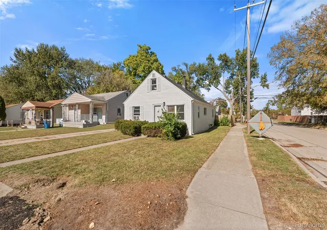 Photo 3 of Single family home for sale at 12863 Couwlier Ave, Warren, MI 48089 | MLS# 20261003937 | Listing updated on 2026-09-14