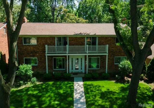 Listing Photo 2 - Condo for sale in building located at 516 Neff Ln, Grosse Pointe, MI 48230