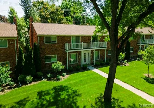 Listing Photo 4 - Condo for sale in building located at 516 Neff Ln, Grosse Pointe, MI 48230