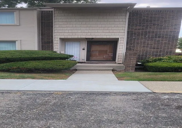 Photo 2 of Condo for sale at 1 Fredericksburg Towne St #1, Southfield, MI 48075 | MLS# 20261004077 | Listing updated on 2026-09-12