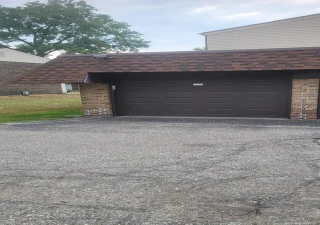 Listing Photo 4 - Condo for sale in building located at 1 Fredericksburg Towne St, Southfield, MI 48075 - Unit #1