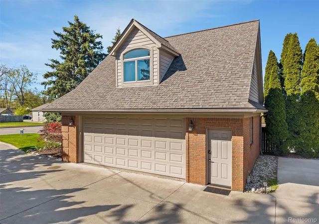 Photo 3 of Single family home for sale at 34330 Jefferson Ave, Harrison Township, MI 48045 | MLS# 20261004205 | Listing updated on 2026-08-19
