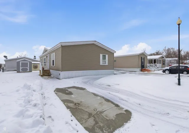 Photo 1 of Single Family Residence at 42047 La Roi Dr, Novi, MI 48377 | MLS# 58050197954 | | Sold on 2026-02-10