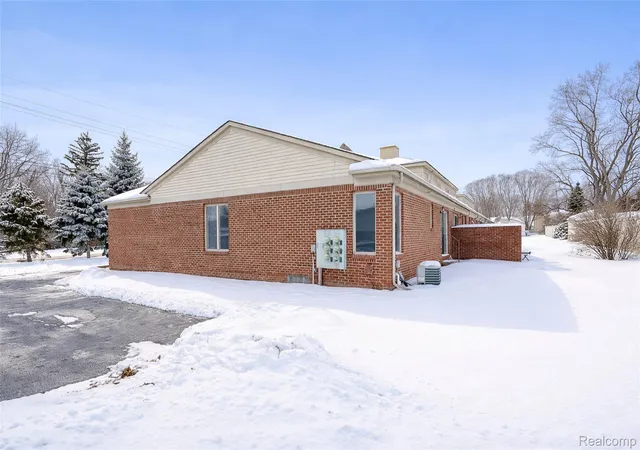 Listing Photo 3 - Condo for sale in building located at 6170 N Newburgh Rd, Westland, MI 48185