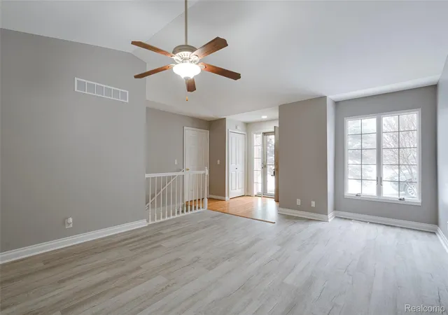 Listing Photo 4 - Condo for sale in building located at 6170 N Newburgh Rd, Westland, MI 48185