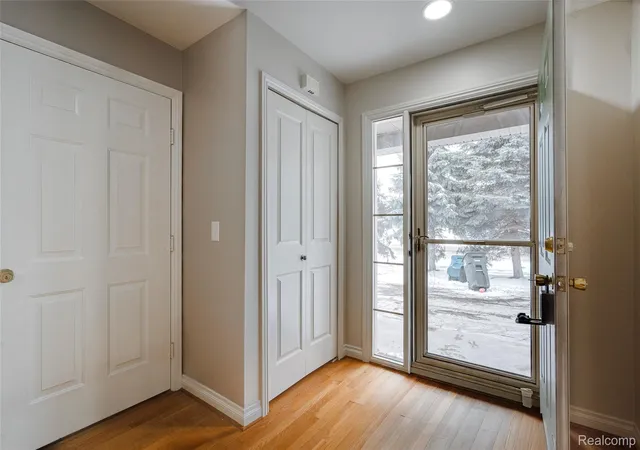 Listing Photo 5 - Condo for sale in building located at 6170 N Newburgh Rd, Westland, MI 48185
