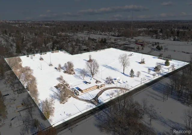 11th image of 600 W Cavanaugh Rd, Lansing, MI 48910 | MLS# 20261004704