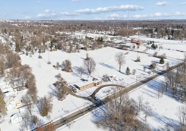 1st image of 600 W Cavanaugh Rd, Lansing, MI 48910 | MLS# 20261004704