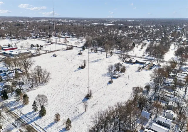 3rd image of 600 W Cavanaugh Rd, Lansing, MI 48910 | MLS# 20261004704