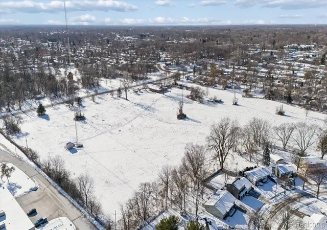 4th image of 600 W Cavanaugh Rd, Lansing, MI 48910 | MLS# 20261004704