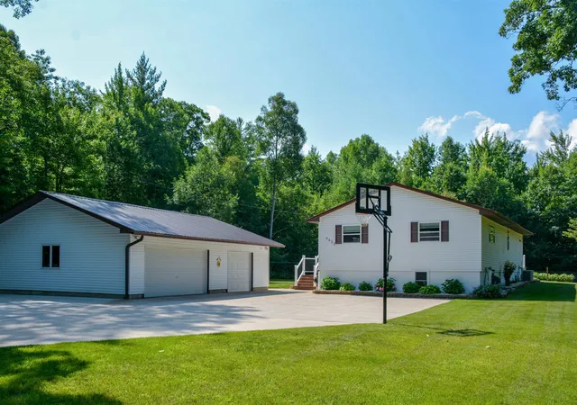 2nd image of 6622 Walton Rd, Kingsley, MI 49649 | MLS# 78080065006