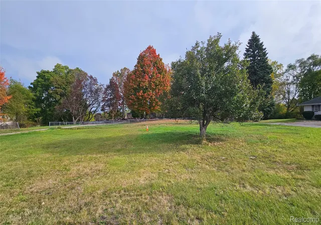 Photo 1 of Sale Pending at 4022 Beecher Rd, Flint, MI 48532 | MLS# 20261004714 | Listing updated on 2026-08-29