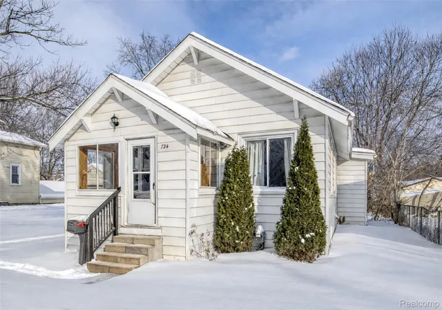 Homes for sale in Pontiac City Oakland, MI | 724 Robinwood St, Pontiac City Oakland, MI 48340 | MLS# 20261004752