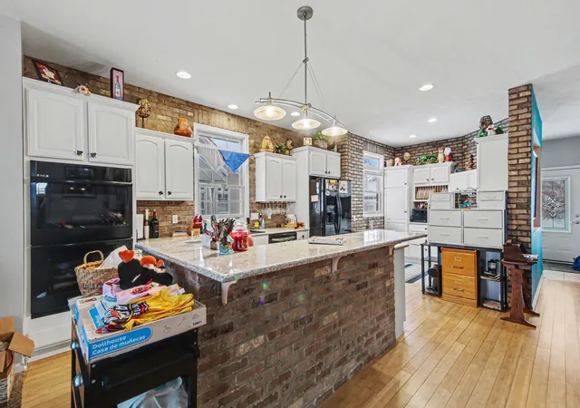 Listing Photo 4 - Condo for sale in building located at 1087 Barrington NW, Grand Rapids, MI 49534