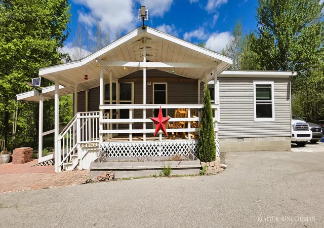 1st image of 2815 E Monroe St, White Cloud, MI 49349 | MLS# 65026003186