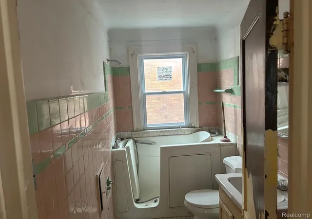 Photo 3 of Single family home for sale at 16170 Stoepel St, Detroit, MI 48221 | MLS# 20261005803 | Listing updated on 2026-09-11
