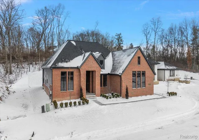Listing Photo 3 - Condo for sale in building located at 30797 Franklin Hls Ct, Farmington, MI 48334 - Unit #6