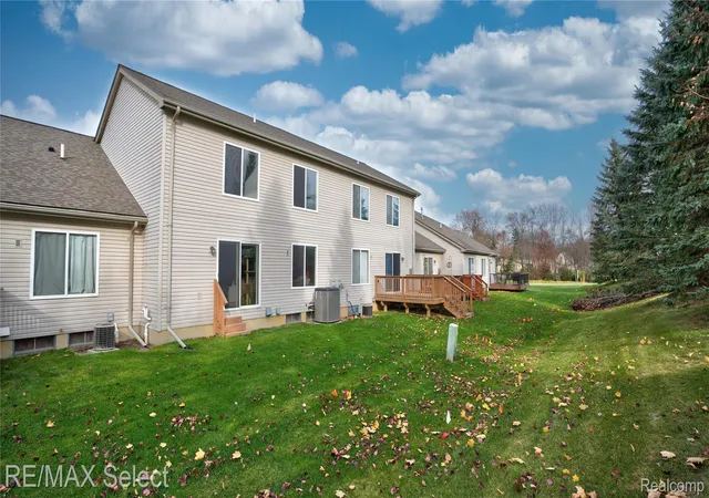 Listing Photo 5 - Condo for sale in building located at 24004 Wilson St, Grand Blanc, MI 48439