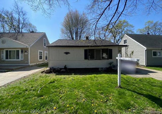 Photo 1 of Single family home for sale at 1236 E Evelyn Ave, Hazel Park, MI 48030 | MLS# 20261006216 | Listing updated on 2026-08-25
