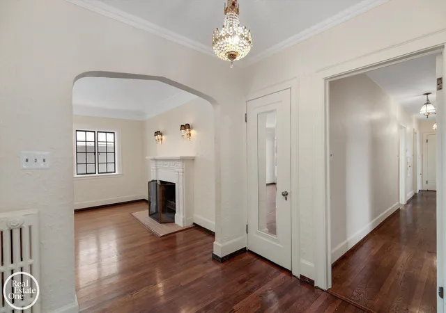 Listing Photo 5 - Condo for sale in building located at 943 Harcourt Rd, Grosse Pointe Park, MI 48230