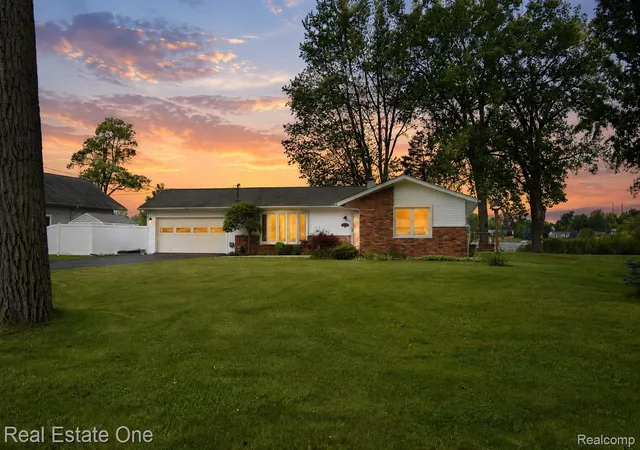 Homes for sale in Fenton, MI | 11422 Skyline Dr, Fenton, MI 48430 | MLS# 20261006361