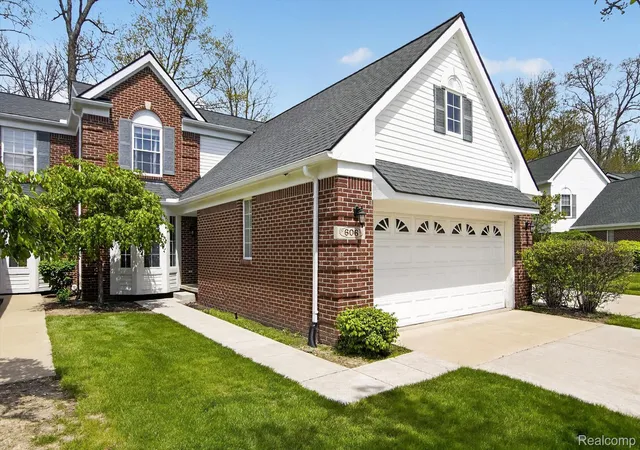 Homes for sale in Wixom City Oakland, MI | 606 Shady Maple Dr, Wixom City Oakland, MI 48393 | MLS# 20261006449