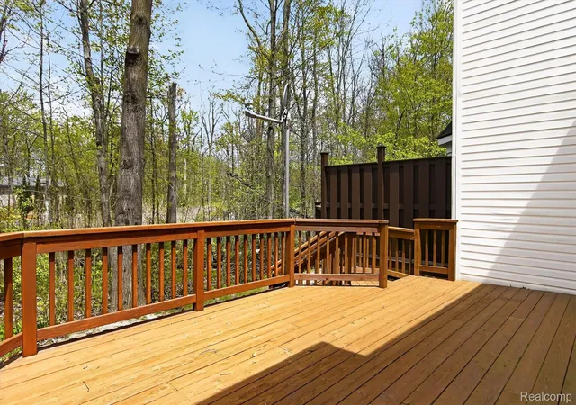 Listing Photo 2 - Condo for sale in building located at 606 Shady Maple Dr, Wixom, MI 48393 - Unit #