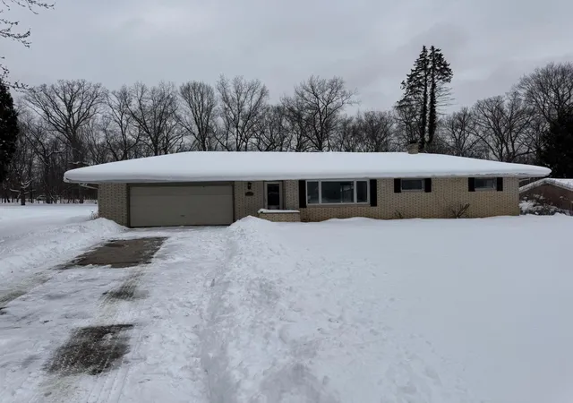 Photo 1 of Sale Pending at 1025 Joliet Dr, Niles, MI 49120 | MLS# 71026003748 | Listing updated on 2026-04-30