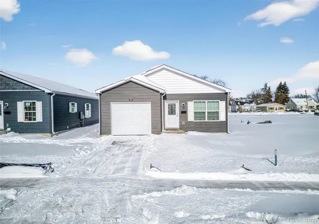 Photo 1 of Sale Pending at 7527 Packard Ave, Warren, MI 48091 | MLS# 20261006867 | Listing updated on 2026-07-29