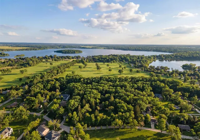 Photo 3 of Single family home for sale at 3655 Shady Beach Blvd, Orchard Lake, MI 48324 | MLS# 20261006886 | Listing updated on 2026-08-24